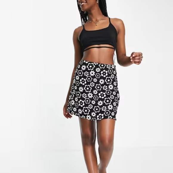 Hollister Dresses & Skirts - NWOT Hollister A-line Floral Skirt